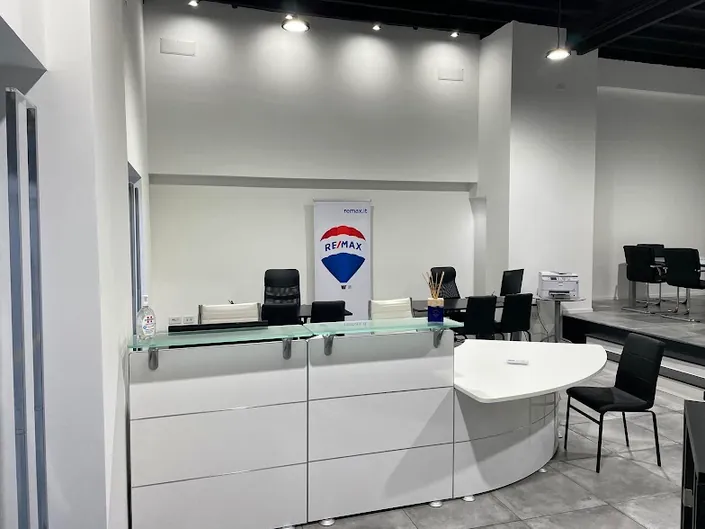 RE/MAX Insula