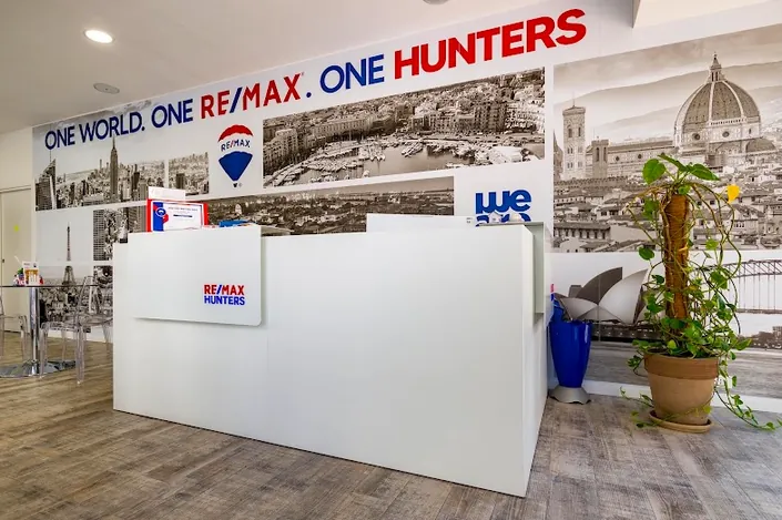 RE/MAX Luxury Hunters
